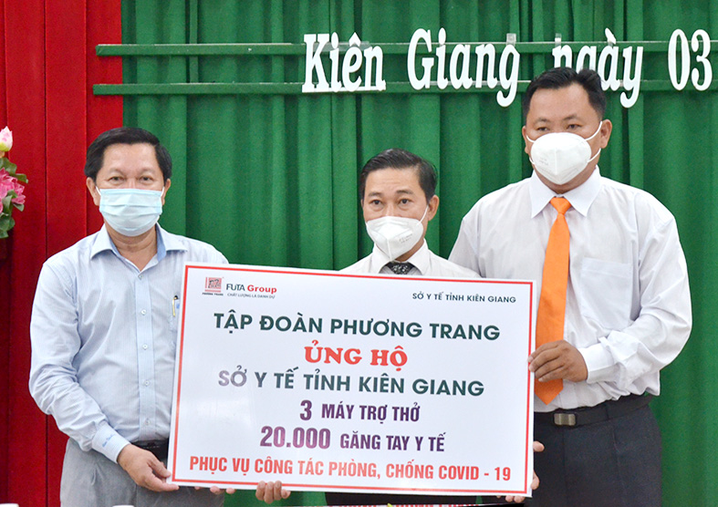 Sở Y tế Kiên Giang tiếp nhận tài trợ phòng, chống dịch bệnh COVID-19 từ Tập đoàn Phương Trang